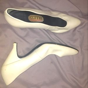 VINTAGE Connie brand white leather pumps